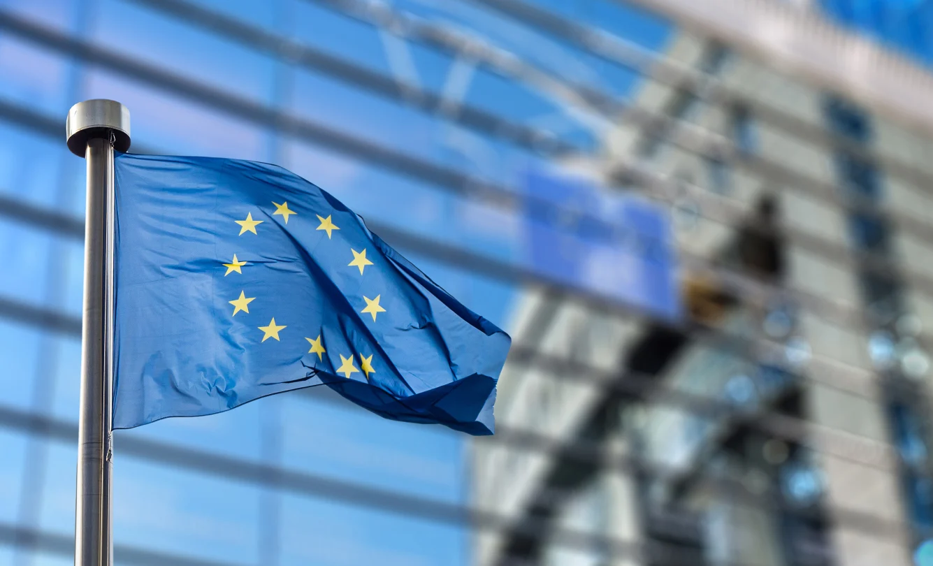 Europese vlag bij Europees parlement
