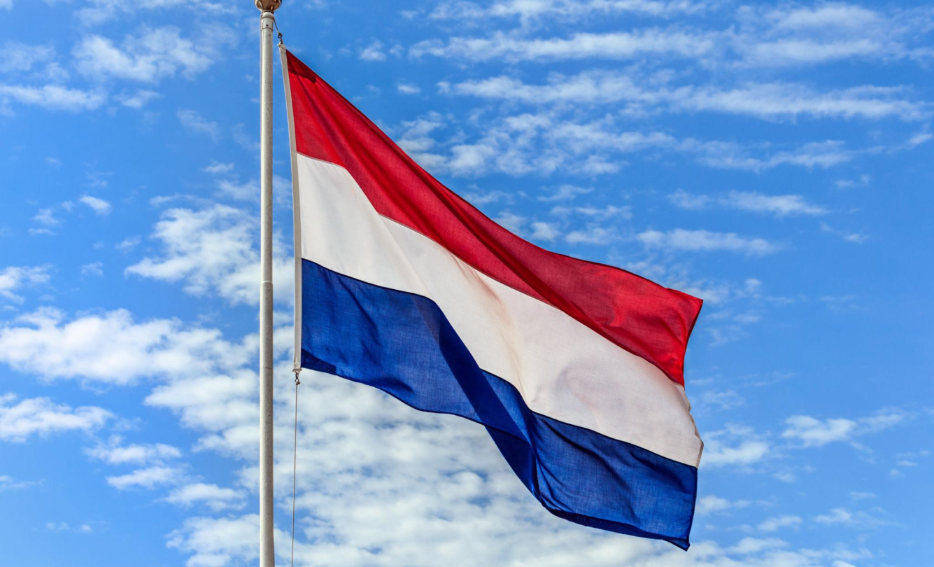Nederlandse vlag van luxe spunpolyester in rood wit blauw Hollandse vlag voor buitengebruik aan vlaggenmast